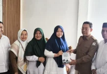 Guru Bahasa Arab MTs HBS Meulaboh Serahkan Book Chapter ke Perpustakaan Aceh Barat