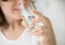 Minum Air Putih Cukup Jaga Tubuh Tetap Terhidrasi