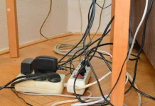 Merapikan Kabel Perangkat Bantu Meja Terlihat Bersih
