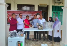 Jamaluddin Idham Salurkan Bantuan Alat Pengolahan Bakso untuk Kelompok YUB Abdya