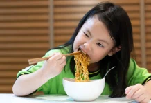 Jangan Terlalu Sering Berikut Dampak Konsumsi Mie Instan bagi Anak