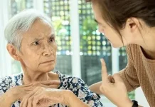 Trik Menghadapi Orang Tua Pikun agar Tetap Nyaman dan Aman