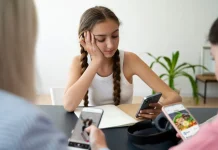 Pentingnya Membatasi Penggunaan Handphone saat Belajar Kelompok