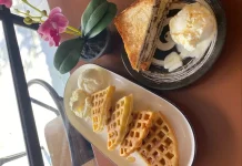 Wafel dan Roti Panggang Es Krim, Camilan Manis untuk Kumpul Keluarga