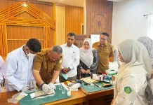 Mahasiswa Ilmu Perpustakaan UIN Ar-Raniry Praktik Restorasi Naskah di Museum Aceh