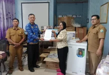 DPR Bantu Alat Pengolah Ikan kepada Kelompok Masyarakat Simeulue