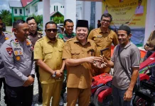 Bupati Nagan Raya Salurkan Alsintan untuk Petani Terdampak Bencana Beutong Ateuh