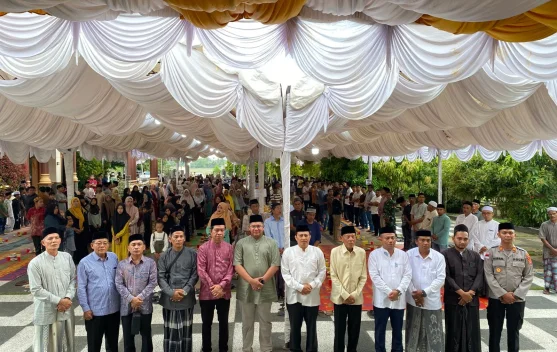 Anggota Komisi VII DPR HT Zulkarnaini Silaturahmi dan Buka Puasa di Nagan Raya