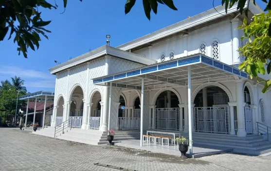 Masjid Alhidayah meurebo  masjid serba ramah bagi pengunjung