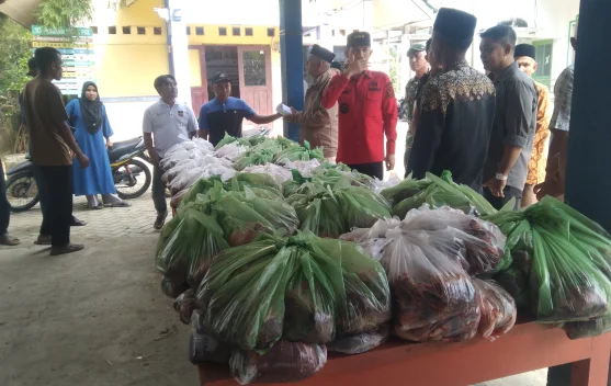 masyarakat Aceh barat terima daging lebaran dari presiden RI Prabowo subianto