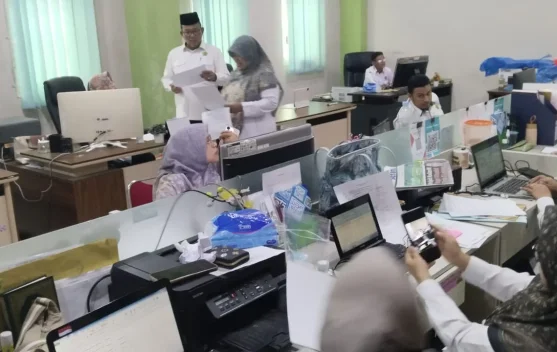 Kakanwil Kemenag Aceh Azhari Lakukan Sidak dan Pantauan Kinerja Pegawai