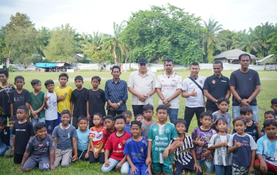 Final Piala PSAR, Bupati TRK Serahkan Piala kepada Juara