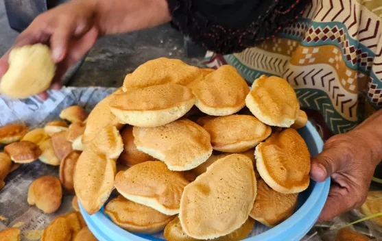 Bolu Bhoi Ikan Kue Paling Diburu saat Lebaran