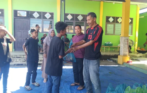 MTSN 2 Aceh barat   berbagi sedekah daging qurban