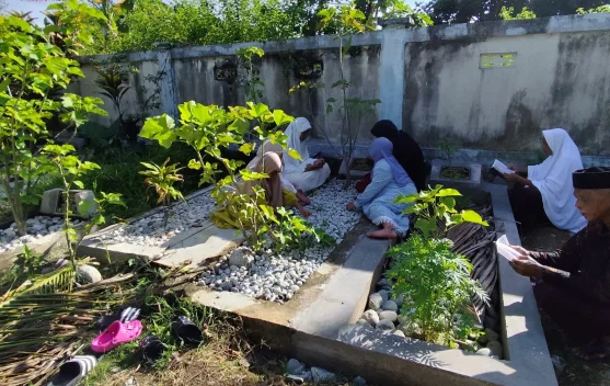 Idul Adha Tak Lepas Dari Ziarah Makam Orang Tua