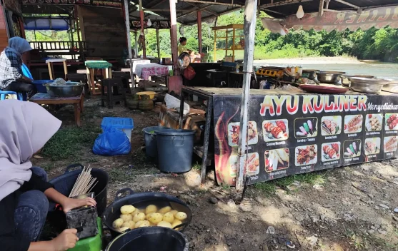 Tantangan UMKM Kecil yang Berjualan di Pinggir Sungai