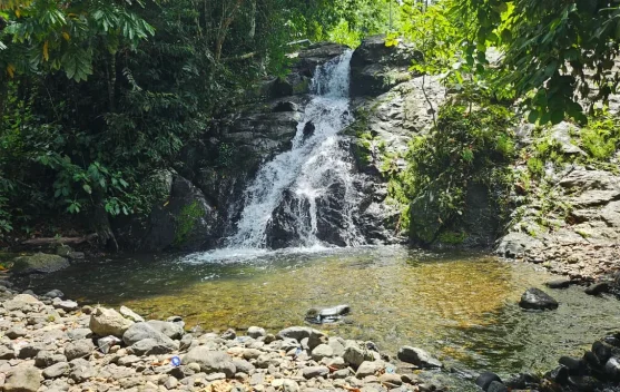 Air Terjun Sabet Wisata Keluarga di Aceh Jaya