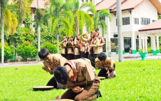 Tim Kwarda Aceh Tinjau Latihan Kesenian Rapai Geleng Kontingen Pramuka Meulaboh
