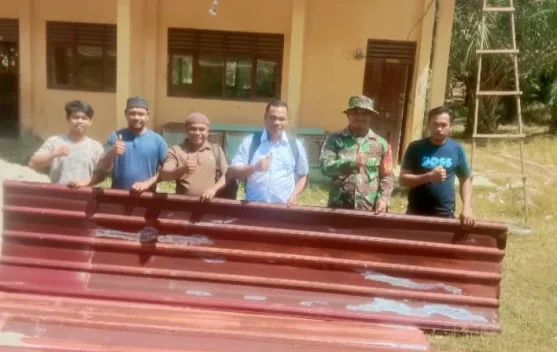 Material Seng Bekas SDN Bawan Diserahkan untuk Kegiatan Sosial Masyarakat