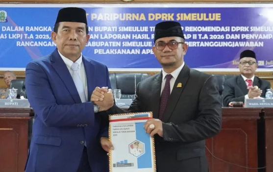 Bupati Simeulue Hadiri Paripurna DPRK Bahas LKPJ dan APBK 2025