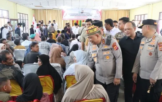 Kapolda Aceh Serahkan 1.000 Paket Sembako untuk Warga Terdampak Bencana di Bireuen