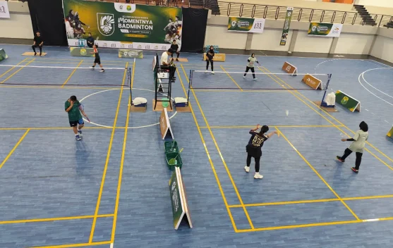 Penonton Antusias Saksikan Laga Sengit Momentnya Badminton Vol. 3