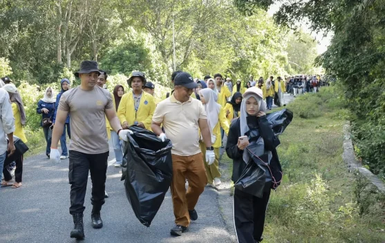 Ratusan Pemuda Ambil Peran dalam Aksi Bersih Sambut HUT Ke-81 RI di Aceh Barat