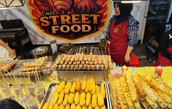 Jajanan Kekinian Pasar Malam Diserbu Anak Gen Z