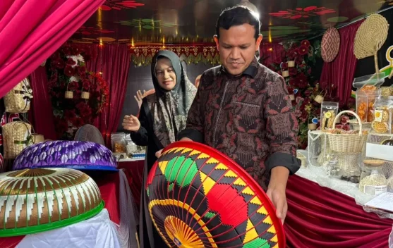 Dek Fadh Dukung UMKM Pidie dengan Beli Produk Lokal