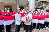 Pemkab Nagan Raya Bagikan 3.000 Bendera Merah Putih ke Masyarakat