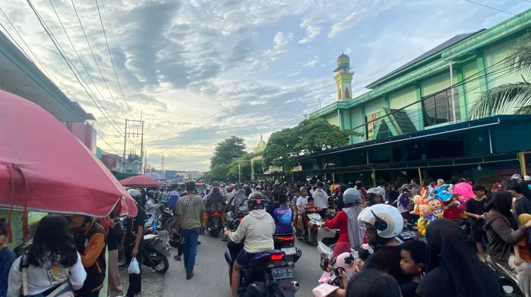 Ramadan Hari Pertama, Warga Lintas Agama Mimika Turut Berburu Takjil