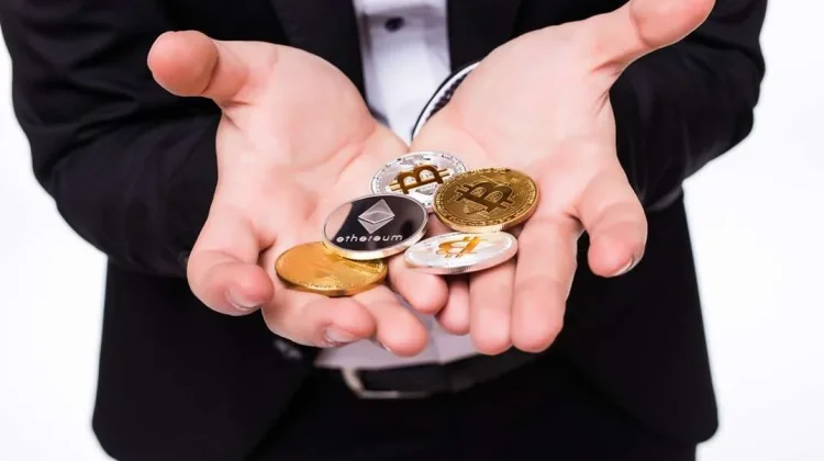 Bitcoin Terjun 47% dari Rekor, Pasar Kripto Terguncang