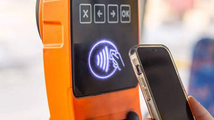 BI Minta Pengguna iPhone Sabar, QRIS Tap Tunggu Restu Apple