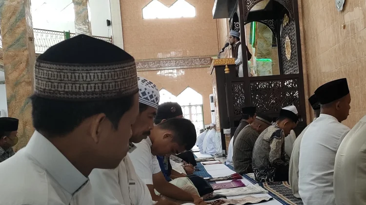 Sholat Jum'at pada Ramadhan di Masjid Nurul Bahri Nabire
