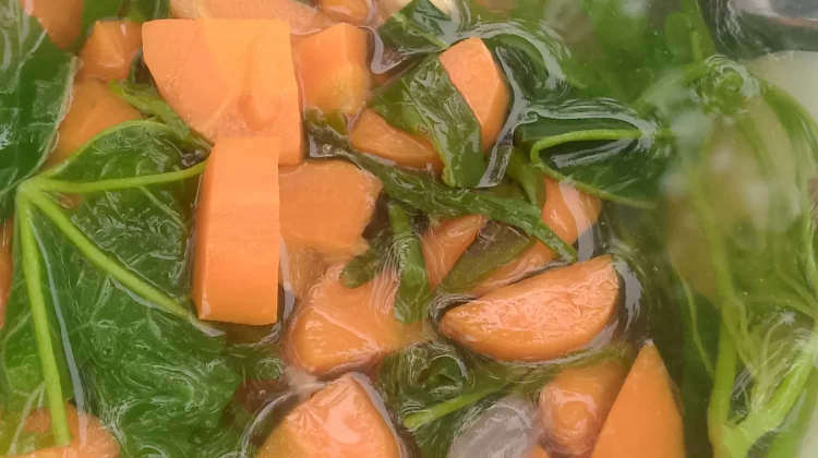 Sayur Bening Gedi Wortel Lezat Bersama Ikan Goreng