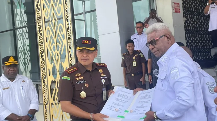 Kejari Mimika Terima Hibah dari Pemerintah Kabupaten Mimika