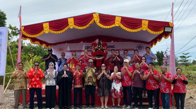 Bupati Johannes Rettob Hadiri Peletakan Batu Pertama Yayasan PSMTI di Mimika