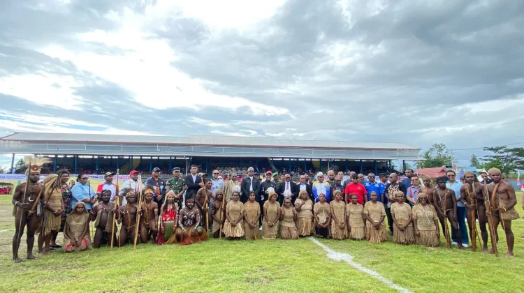 Pembukaan Piala Gubernur Liga 4 Zona Papua Tengah 2025–2026 di Stadion Wania