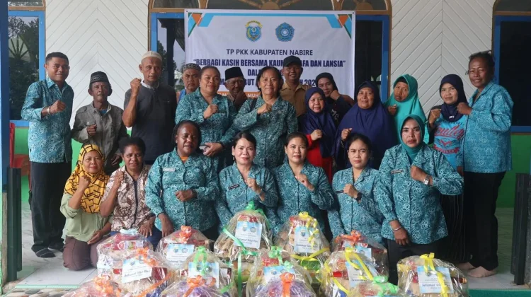 Peduli Lansia & Dhuafa, TP-PKK Nabire Serahkan Bantuan Jelang Idul Fitri 1447 H