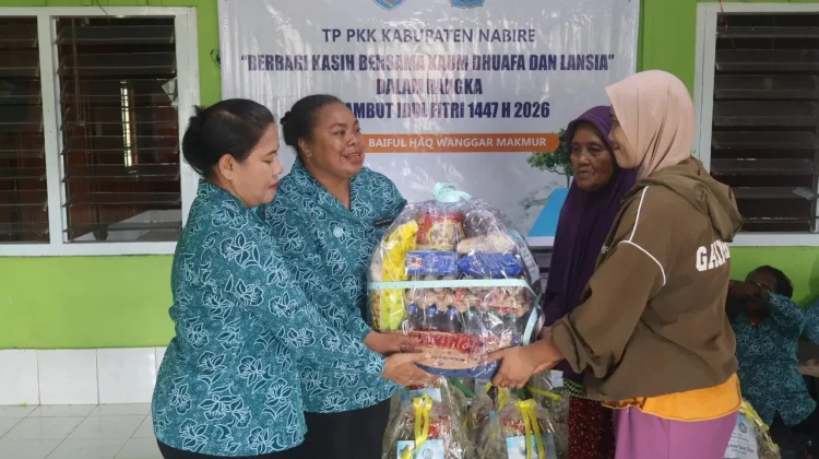 TP-PKK Serahkan Bantuan Paket Sembako Di Masjid Baitul Haq, Wanggar Makmur