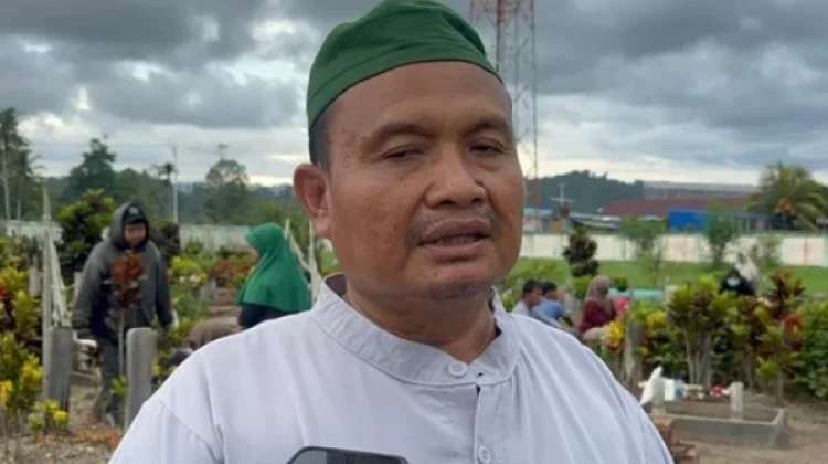 Menelang Idul Fitri 1447 H, Warga Bumiwonorejo Nabire Bersihkan Makam dan Kirim Doa