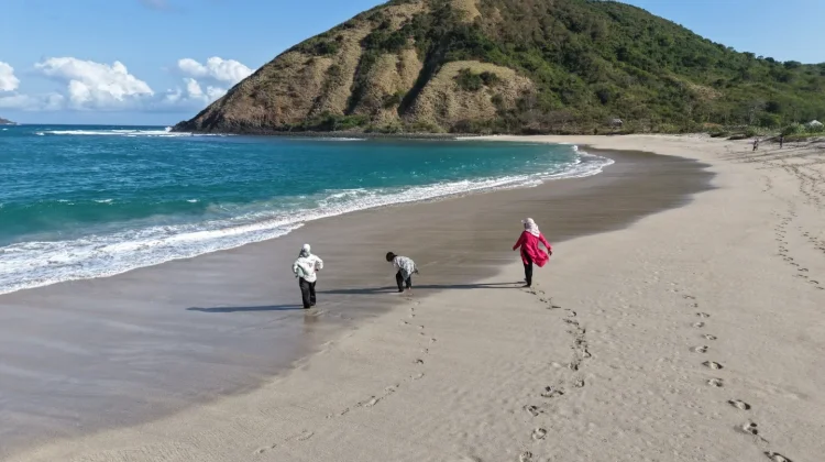 Enam Perlengkapan Wajib dibawa ke Pantai