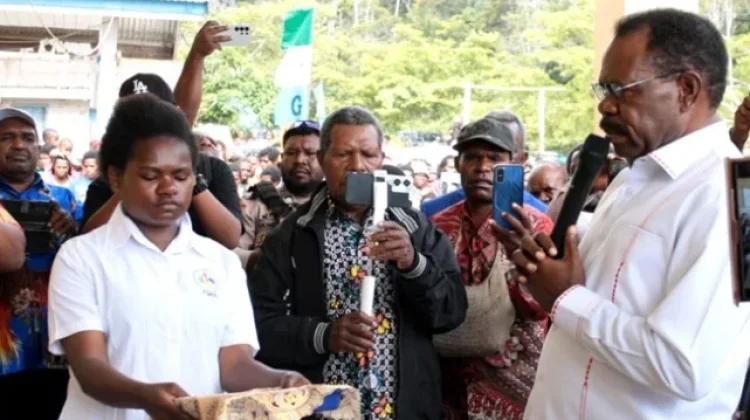Bupati Nabire Tegaskan Komitmen Dukung Pembangunan Rumah Ibadah