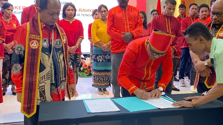 Pengurus Ikatan Kerukunan Keluarga Oih Rahyan Oih Mimika Resmi Dilantik