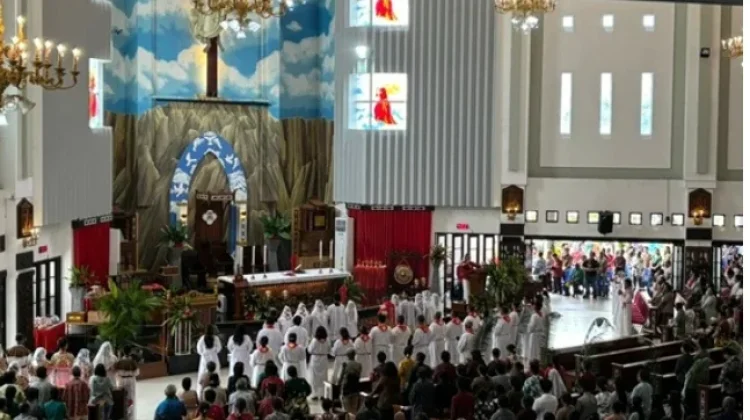 Minggu Palma, Ribuan Umat Padati Katedral Tiga Raja Mimika