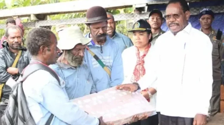 Bupati Mesak Magai Kucurkan Rp1 Miliar, Pembangunan Gereja Katolik Ugida Nabire