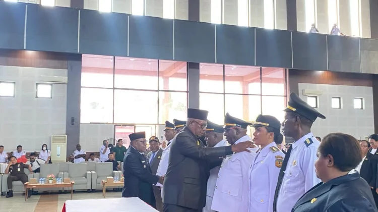 Bupati Mimika Lantik dan Kukuhkan Ratusan Pejabat di Lingkungan Pemkab