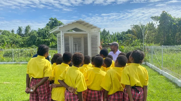 Kunjungan Edukasi Siswa Asrama Taruna Papua ke BMKG Mimika