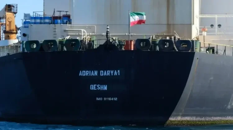 Iran Izinkan Kapal Pakistan Lewati Selat Hormuz