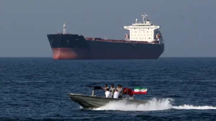 Kapal Gunakan Rute Utara, Iran Perketat Hormuz
